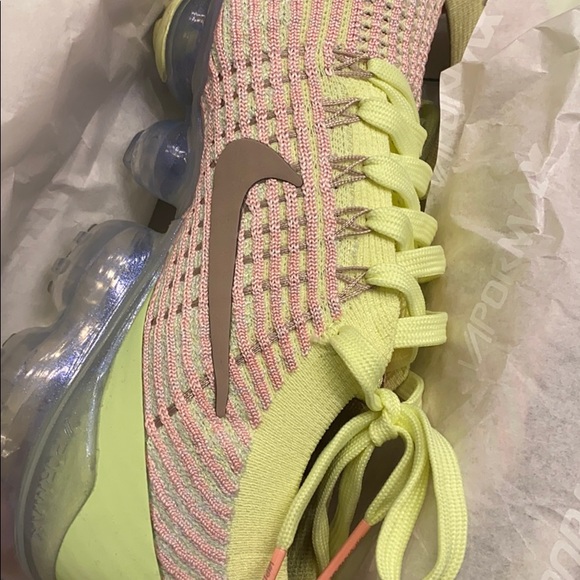 Air Vapormax Flyknit 3 size women’s 7 - Picture 2 of 5